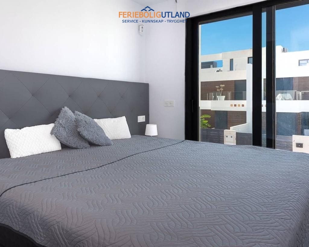 4 bedroom Villa for sale in Benijofar with pool garage - € 480,000 (Ref: 10045761)