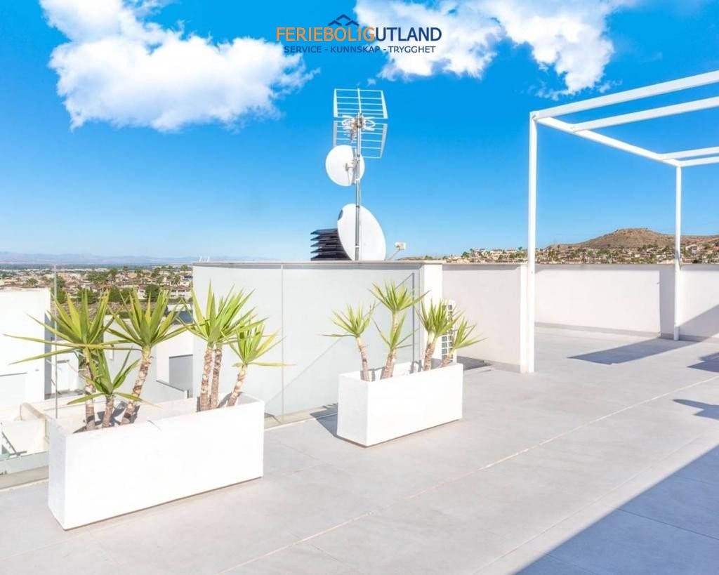 4 bedroom Villa for sale in Benijofar with pool garage - € 480,000 (Ref: 10045761)