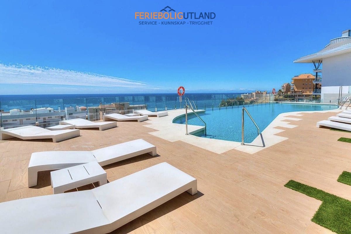 Ático de 3 habitaciones en Carvajal en venta con piscina garaje - 1.295.000 € (Ref: 10045866)