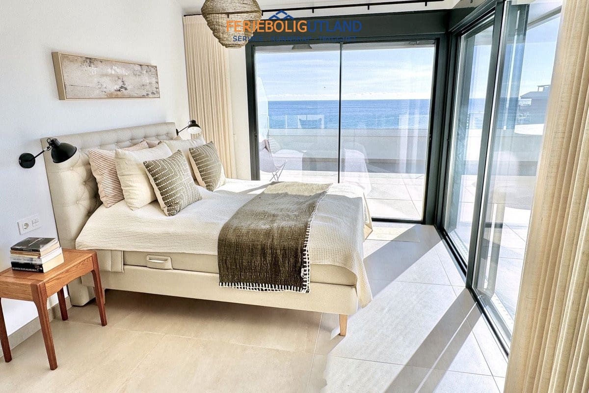 Ático de 3 habitaciones en Carvajal en venta con piscina garaje - 1.295.000 € (Ref: 10045866)