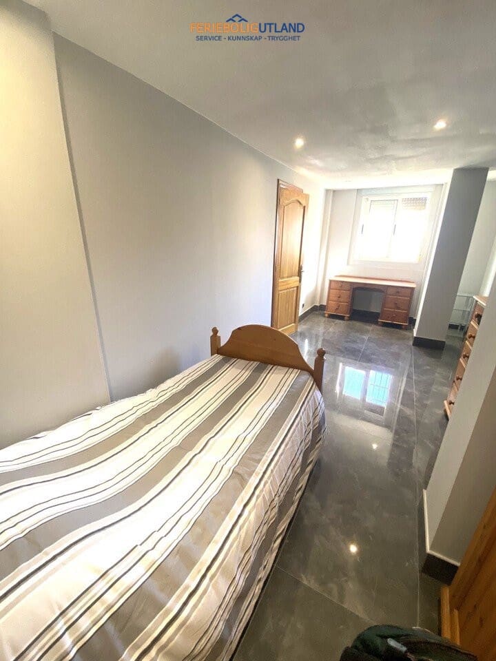 5 sypialnia Willa na sprzedaż w La Zenia z basenem garażem - 359 995 € (Ref: 10045867)