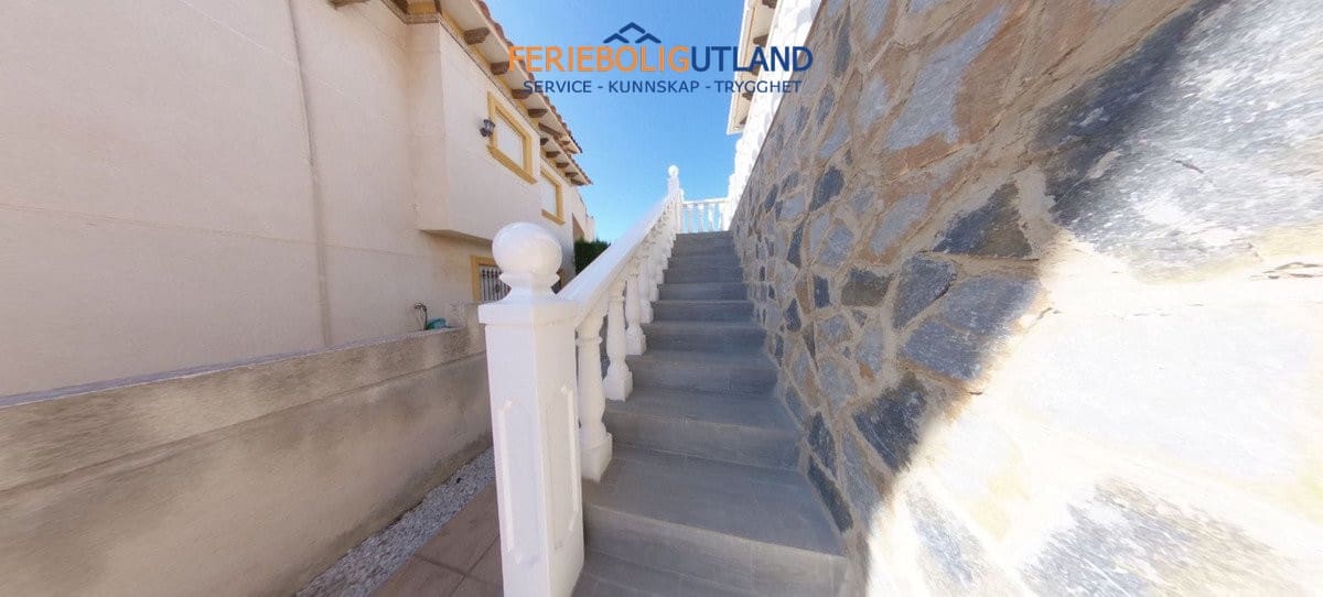 5 sypialnia Willa na sprzedaż w La Zenia z basenem garażem - 359 995 € (Ref: 10045867)