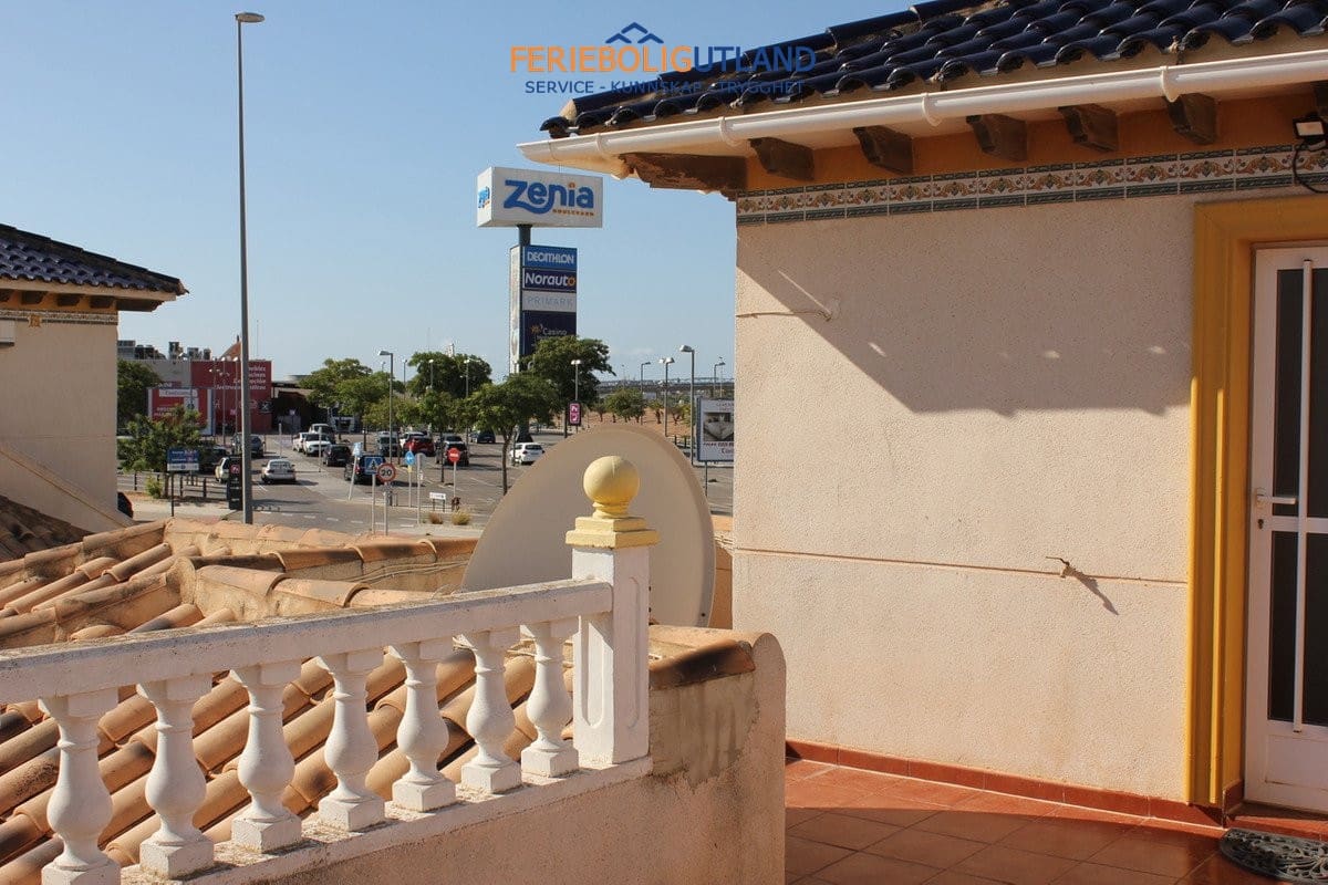 5 sypialnia Willa na sprzedaż w La Zenia z basenem garażem - 359 995 € (Ref: 10045867)