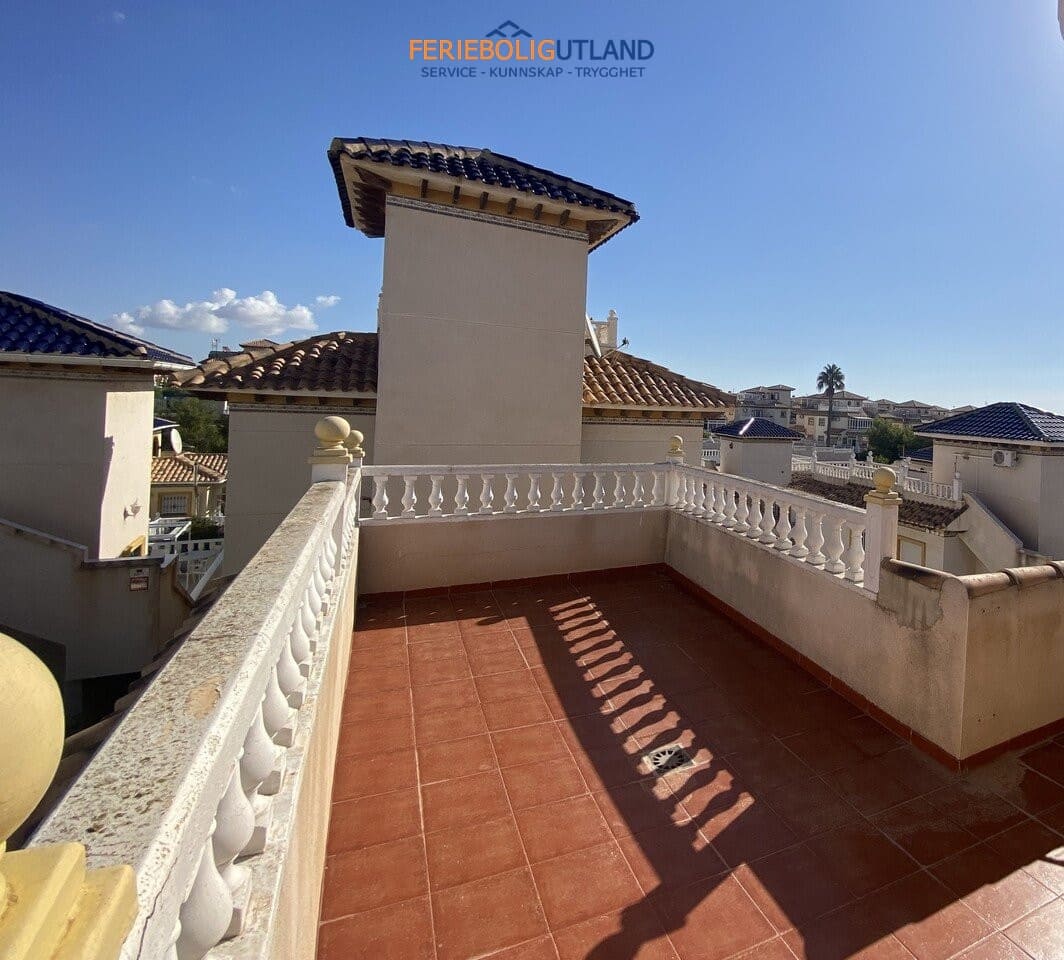 5 sypialnia Willa na sprzedaż w La Zenia z basenem garażem - 359 995 € (Ref: 10045867)