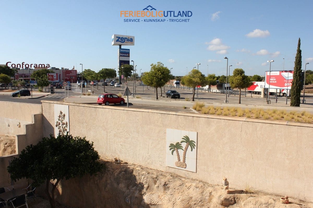 5 sypialnia Willa na sprzedaż w La Zenia z basenem garażem - 359 995 € (Ref: 10045867)