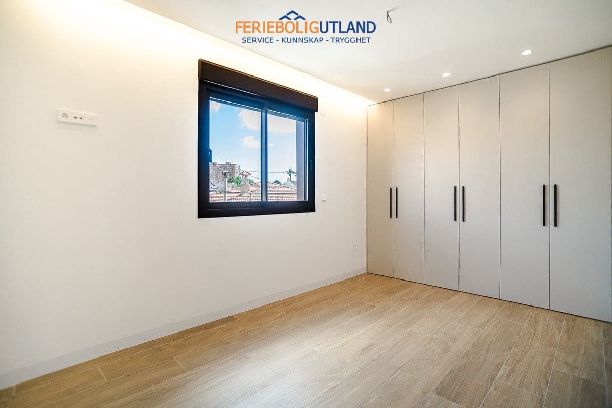 3 sypialnia Willa na sprzedaż w Santiago de la Ribera z basenem garażem - 529 000 € (Ref: 10054310)