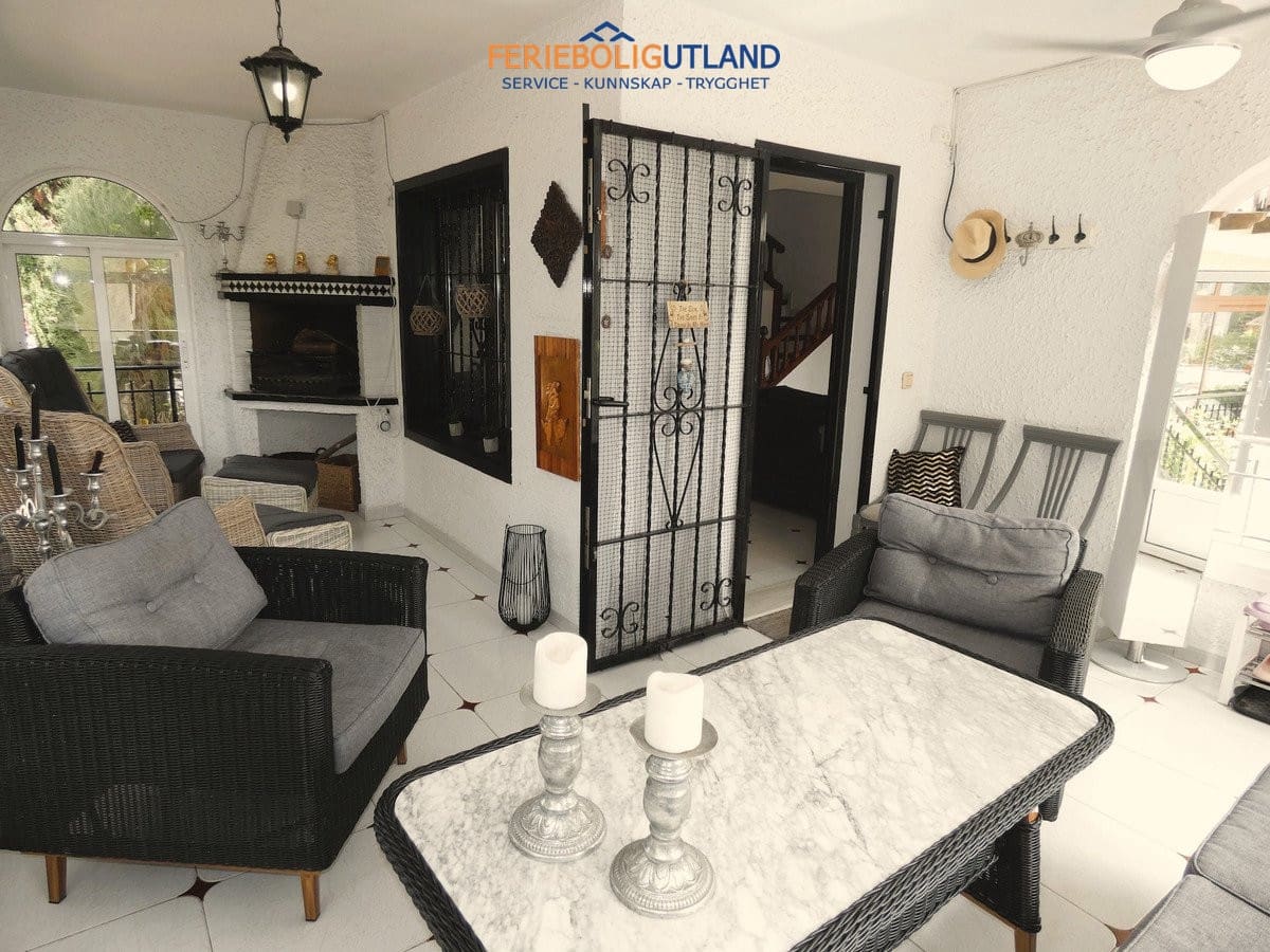 3 sypialnia Willa na sprzedaż w Cabo Roig z basenem garażem - 320 000 € (Ref: 10054314)