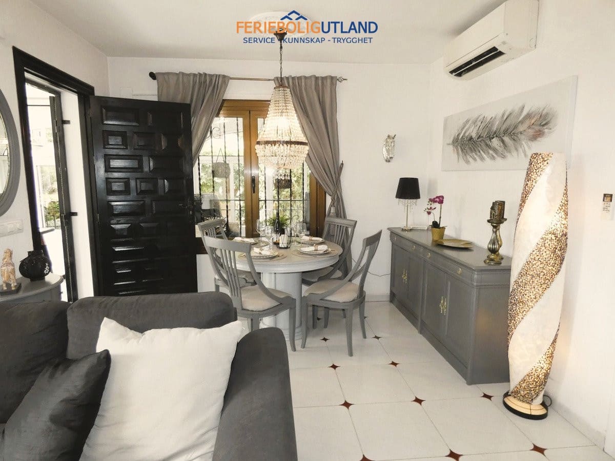 3 sypialnia Willa na sprzedaż w Cabo Roig z basenem garażem - 320 000 € (Ref: 10054314)