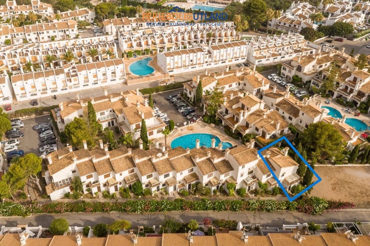 3 sypialnia Willa na sprzedaż w Cabo Roig z basenem garażem - 320 000 € (Ref: 10054314)