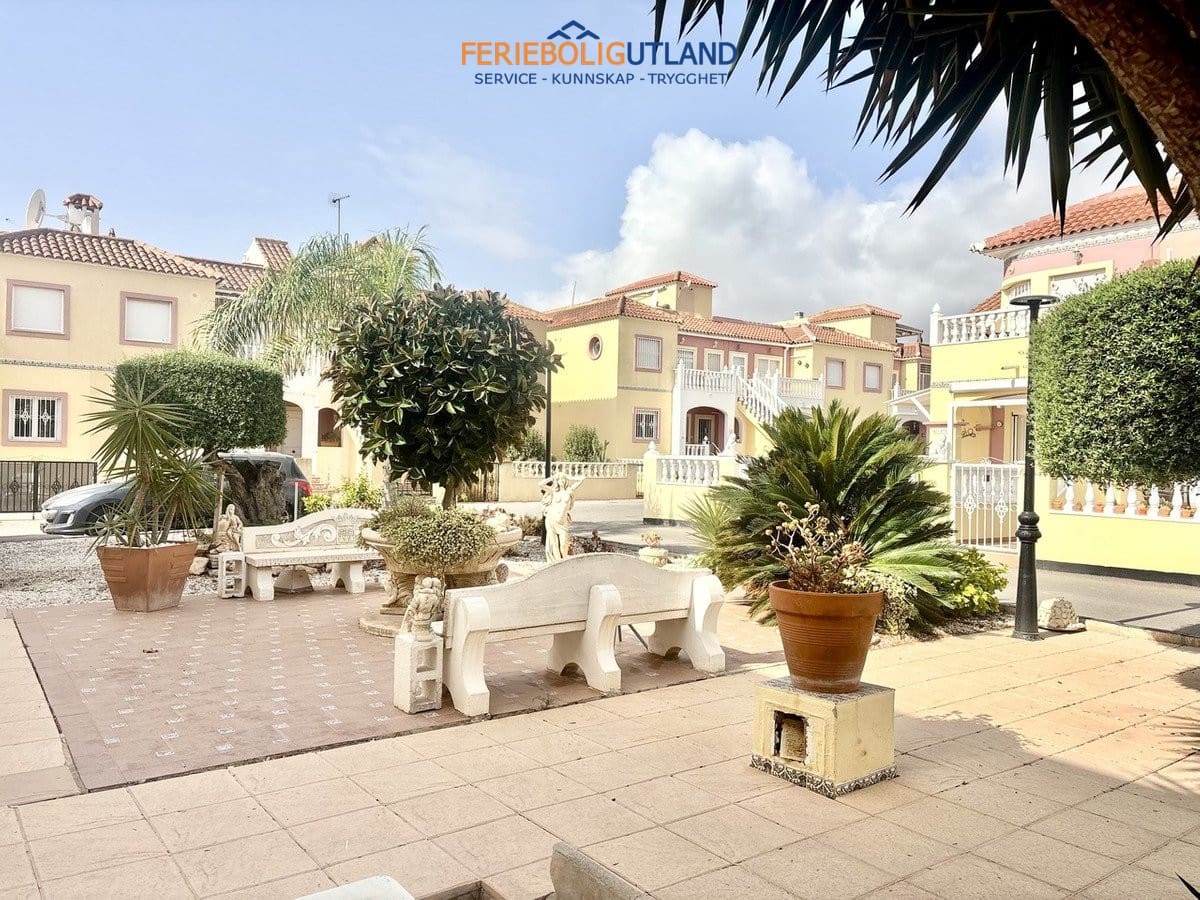 2 soverom Leilighet til salgs i La Zenia med svømmebasseng garasje - € 189 000 (Ref: 10054318)