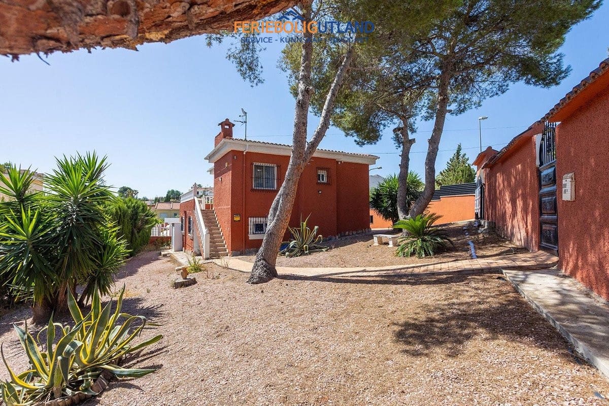 4 Zimmer Villa zu verkaufen in Torrevieja mit Pool Garage - 499.000 € (Ref: 10057182)