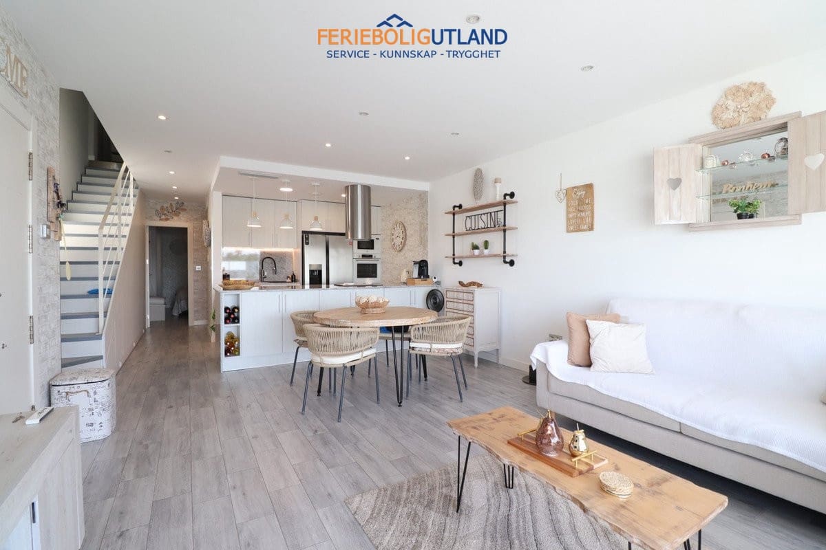 3 quarto Moradia Geminada para venda em Daya Vieja com piscina garagem - 375 000 € (Ref: 10072864)