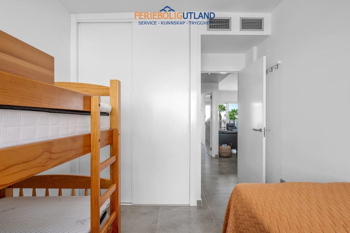 2 soveværelse Bungalow til salg i Punta Prima med swimmingpool garage - € 289.000 (Ref: 10073013)