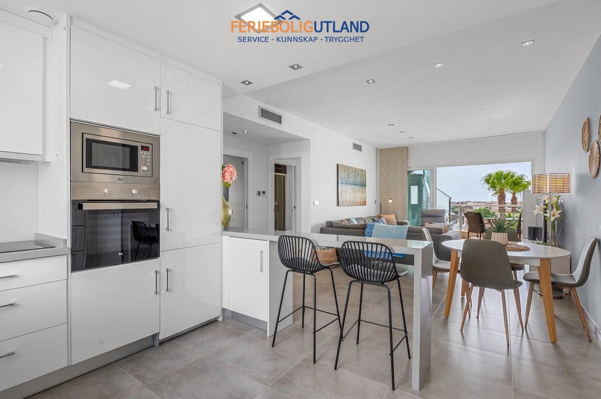 2 soveværelse Bungalow til salg i Punta Prima med swimmingpool garage - € 289.000 (Ref: 10073013)