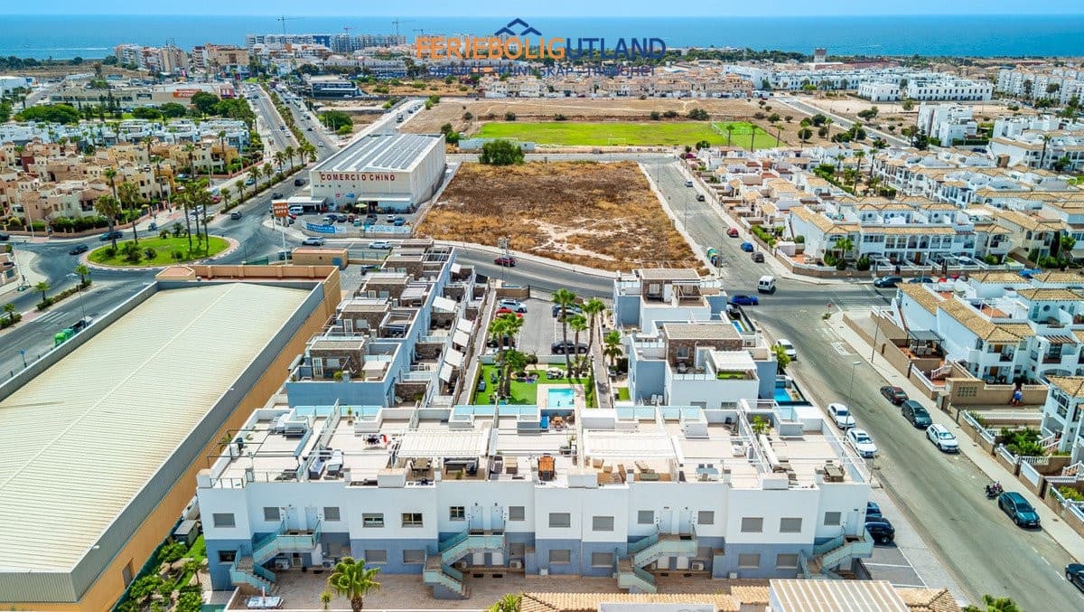 2 soveværelse Bungalow til salg i Punta Prima med swimmingpool garage - € 289.000 (Ref: 10073013)
