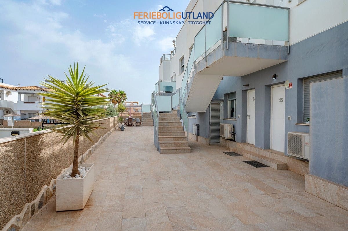 2 soveværelse Bungalow til salg i Punta Prima med swimmingpool garage - € 289.000 (Ref: 10073013)