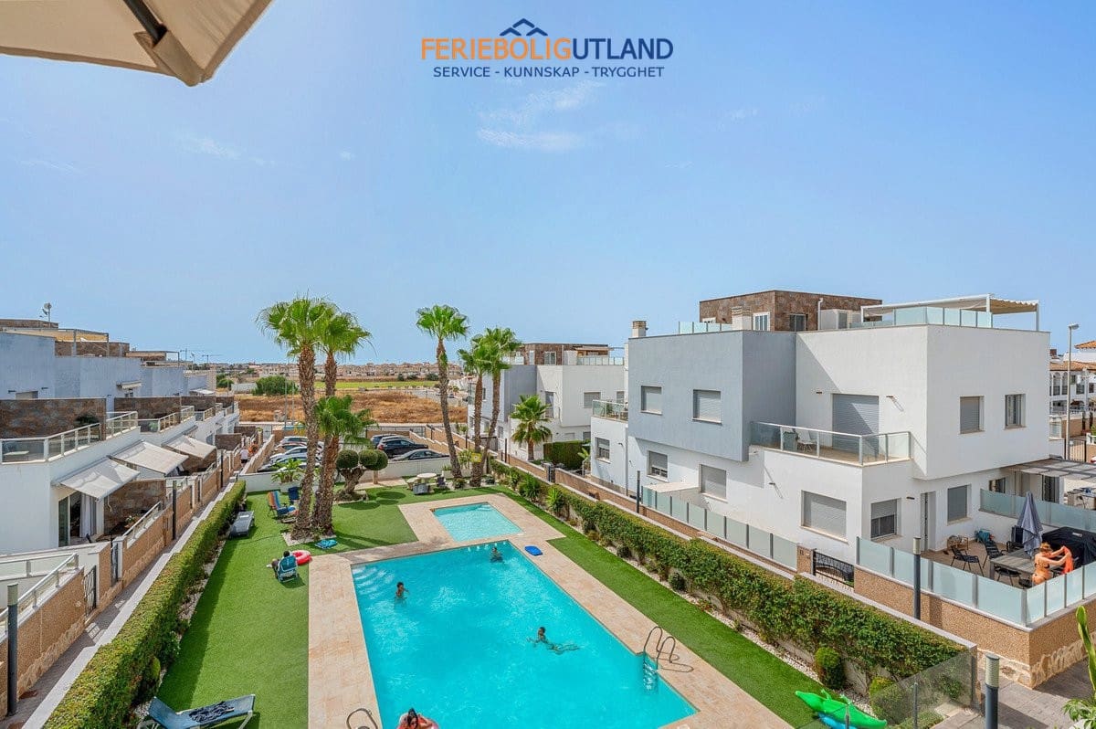 2 soveværelse Bungalow til salg i Punta Prima med swimmingpool garage - € 289.000 (Ref: 10073013)