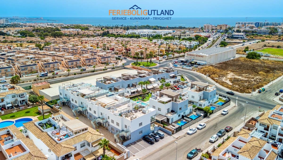2 soveværelse Bungalow til salg i Punta Prima med swimmingpool garage - € 289.000 (Ref: 10073013)