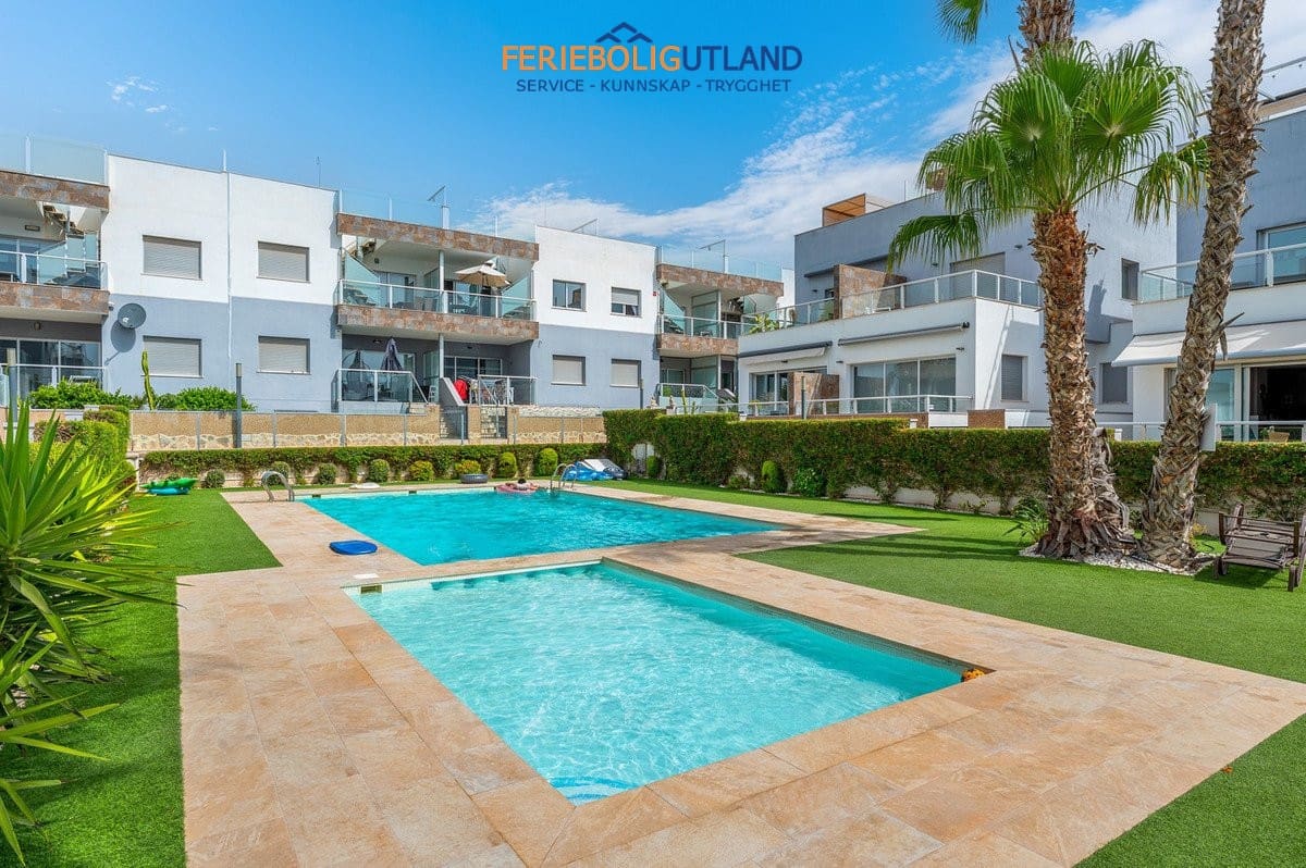 2 soveværelse Bungalow til salg i Punta Prima med swimmingpool garage - € 289.000 (Ref: 10073013)