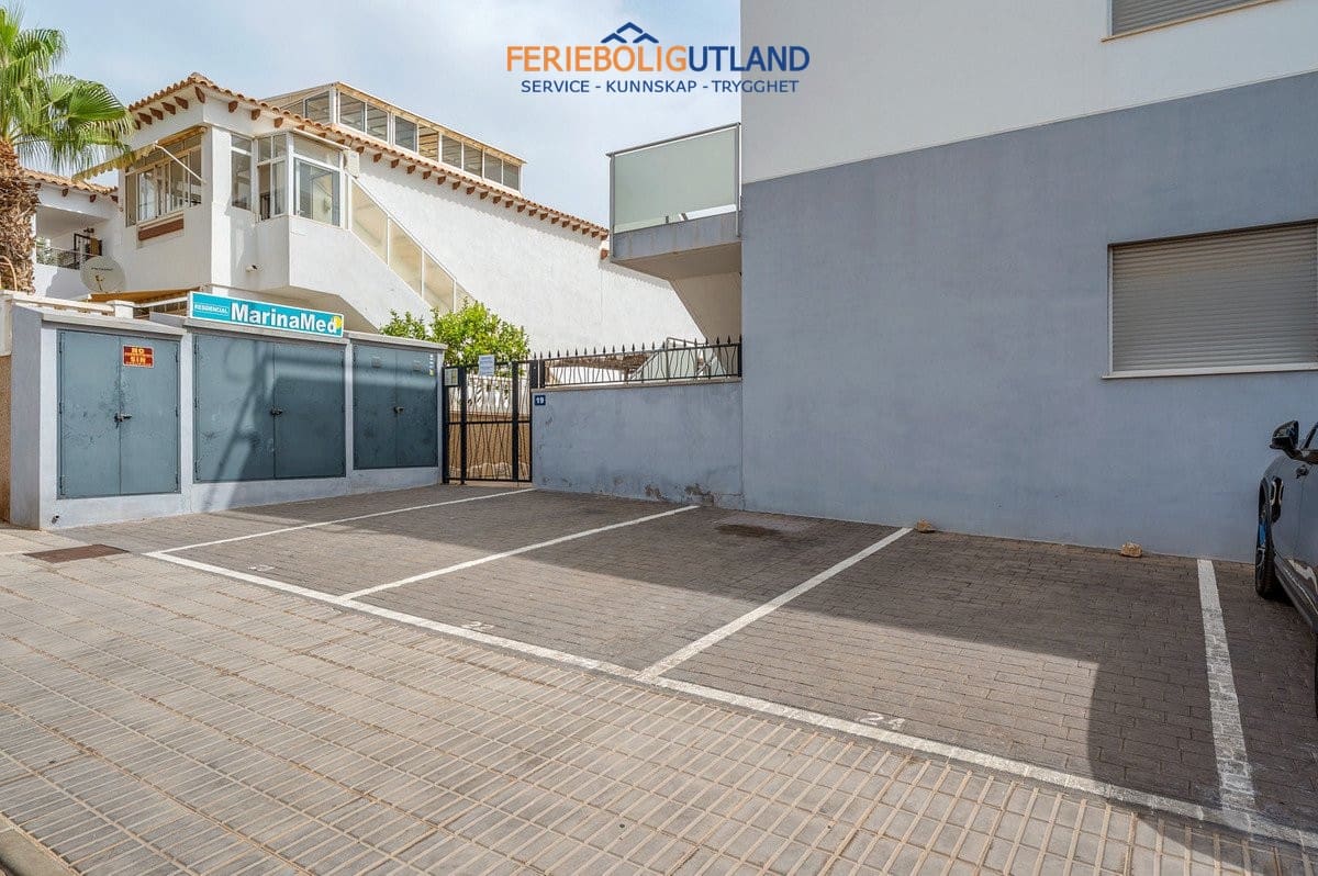 2 soveværelse Bungalow til salg i Punta Prima med swimmingpool garage - € 289.000 (Ref: 10073013)