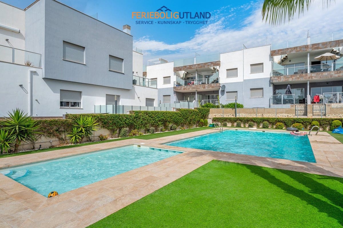 2 soveværelse Bungalow til salg i Punta Prima med swimmingpool garage - € 289.000 (Ref: 10073013)