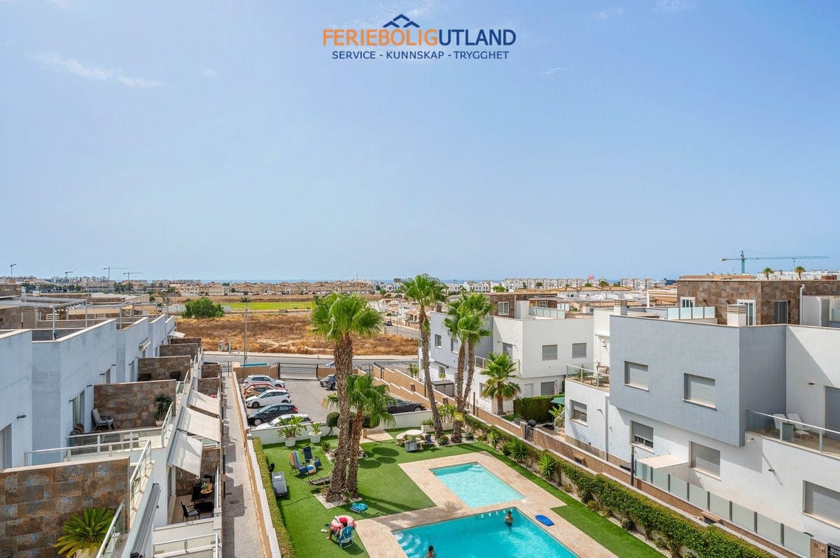 2 soveværelse Bungalow til salg i Punta Prima med swimmingpool garage - € 289.000 (Ref: 10073013)