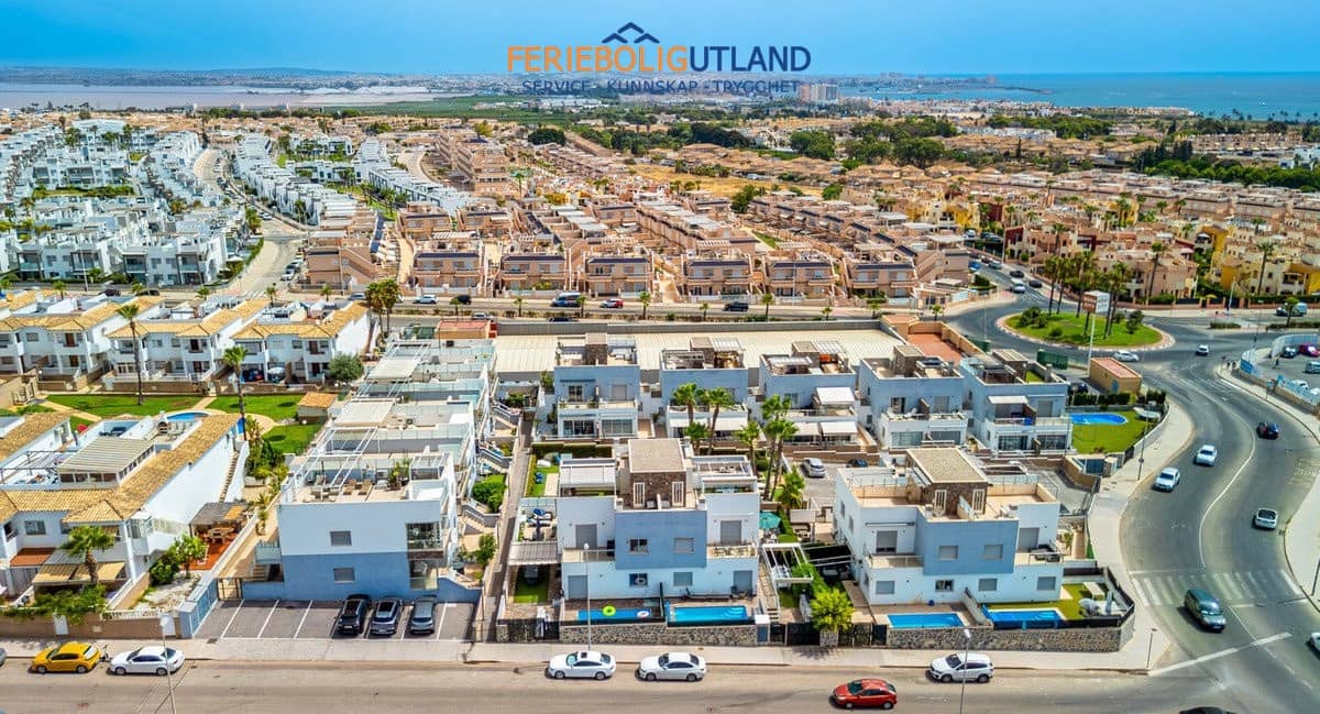 2 soveværelse Bungalow til salg i Punta Prima med swimmingpool garage - € 289.000 (Ref: 10073013)