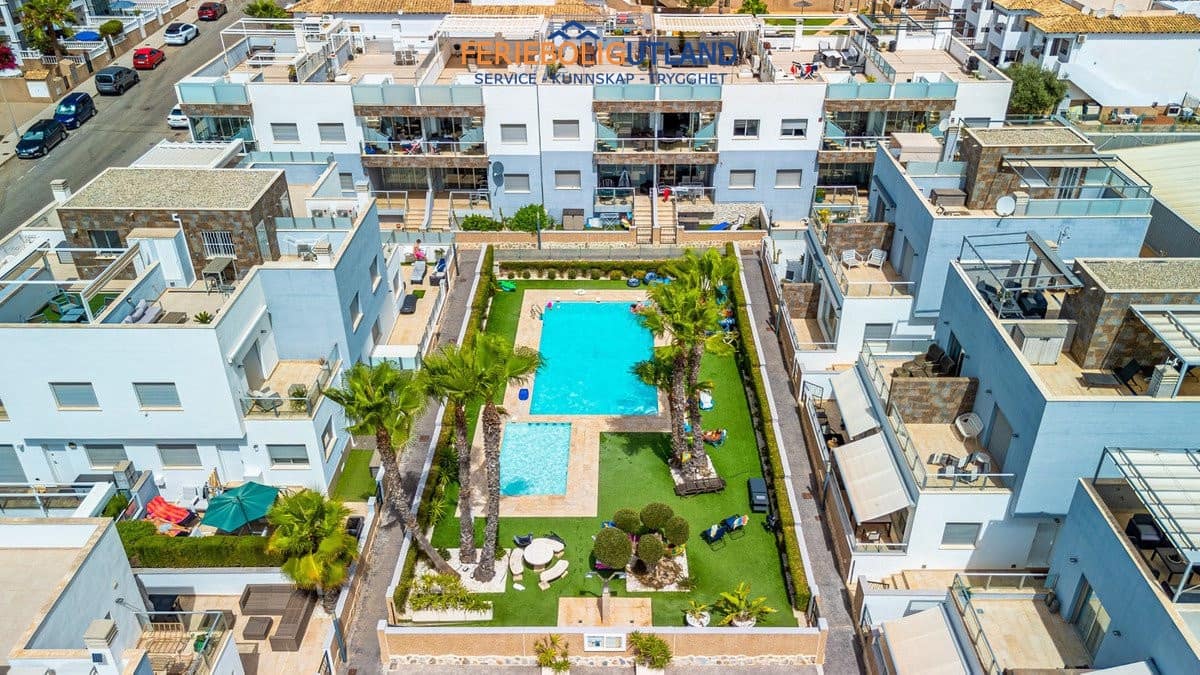 2 soveværelse Bungalow til salg i Punta Prima med swimmingpool garage - € 289.000 (Ref: 10073013)