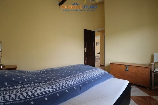 4 slaapkamer Villa te koop in Almoradí met zwembad garage - € 289.000 (Ref: 10073366)