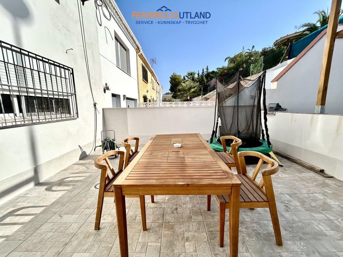 3 bedroom Townhouse for sale in Los Balcones with garage - € 210,000 (Ref: 10076972)