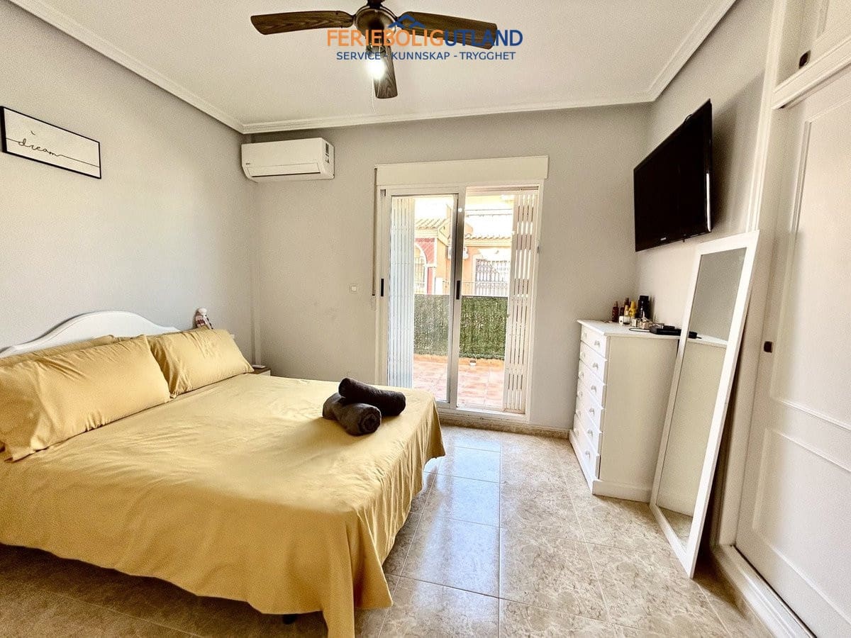 3 soverom Hus til salgs i La Zenia med svømmebasseng garasje - € 199 900 (Ref: 10076973)