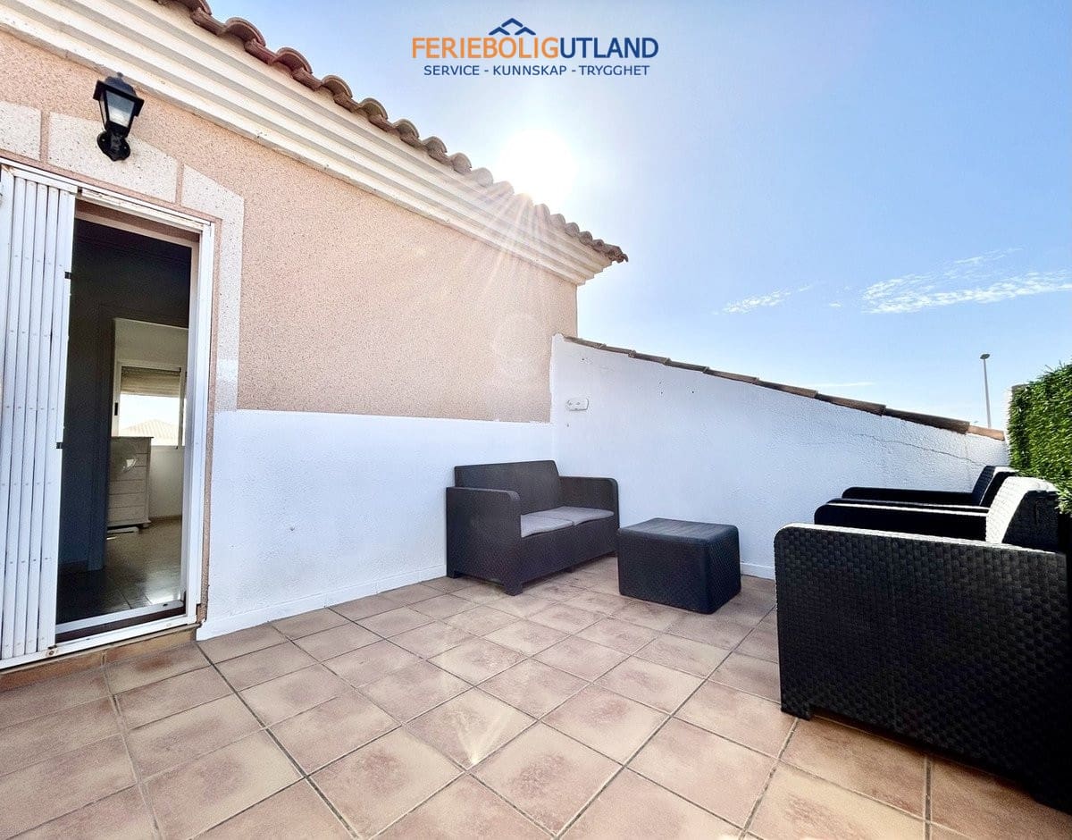 3 soverom Hus til salgs i La Zenia med svømmebasseng garasje - € 199 900 (Ref: 10076973)