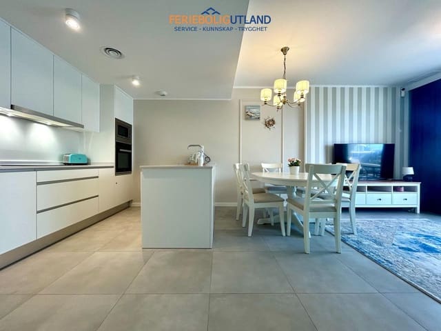 Apartamento de 2 habitaciones en Campoamor, Orihuela en venta con piscina garaje - 379.000 € (Ref: 10076976)