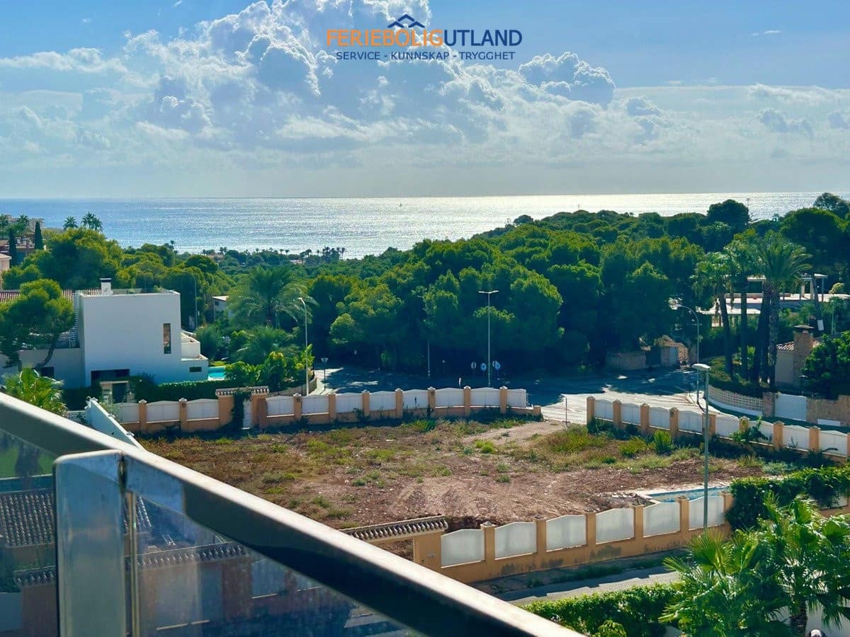 Apartamento de 2 habitaciones en Campoamor en venta con piscina garaje - 379.000 € (Ref: 10076976)