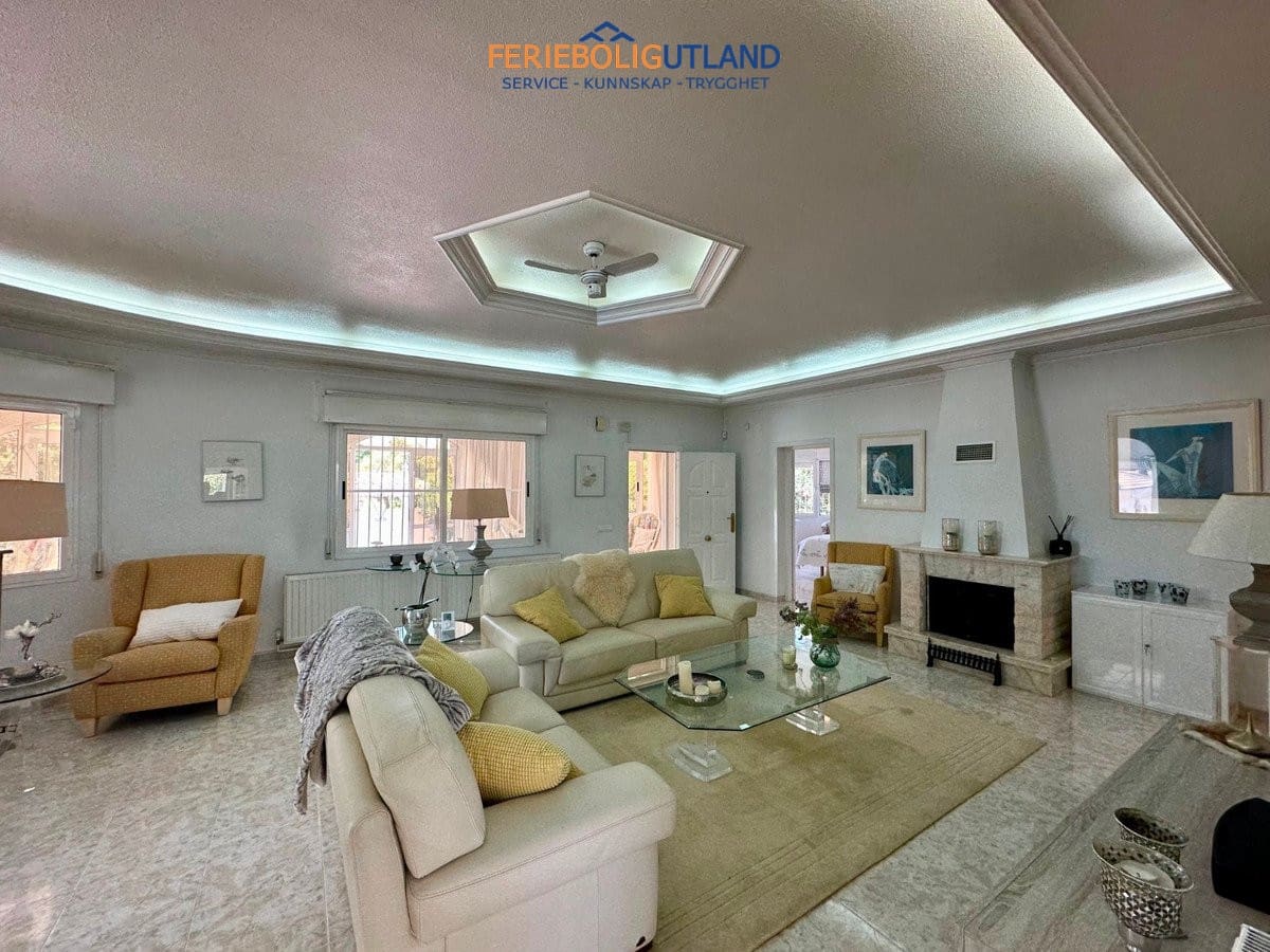 6 Zimmer Villa zu verkaufen in Ciudad Quesada mit Pool Garage - 845.000 € (Ref: 10077030)