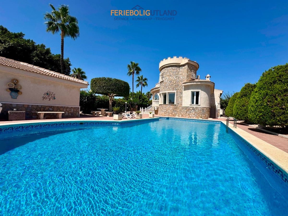 6 Zimmer Villa zu verkaufen in Ciudad Quesada mit Pool Garage - 845.000 € (Ref: 10077030)