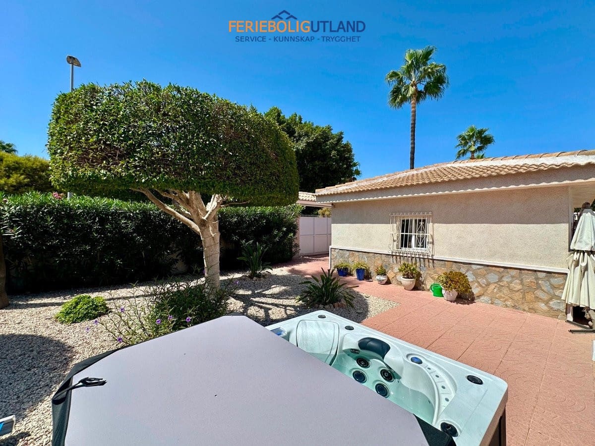 6 Zimmer Villa zu verkaufen in Ciudad Quesada mit Pool Garage - 845.000 € (Ref: 10077030)