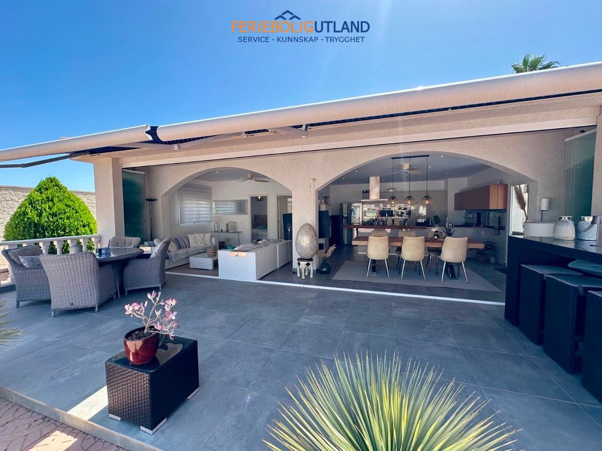 6 Zimmer Villa zu verkaufen in Ciudad Quesada mit Pool Garage - 845.000 € (Ref: 10077030)