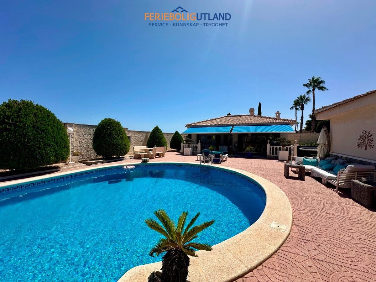 6 Zimmer Villa zu verkaufen in Ciudad Quesada mit Pool Garage - 845.000 € (Ref: 10077030)
