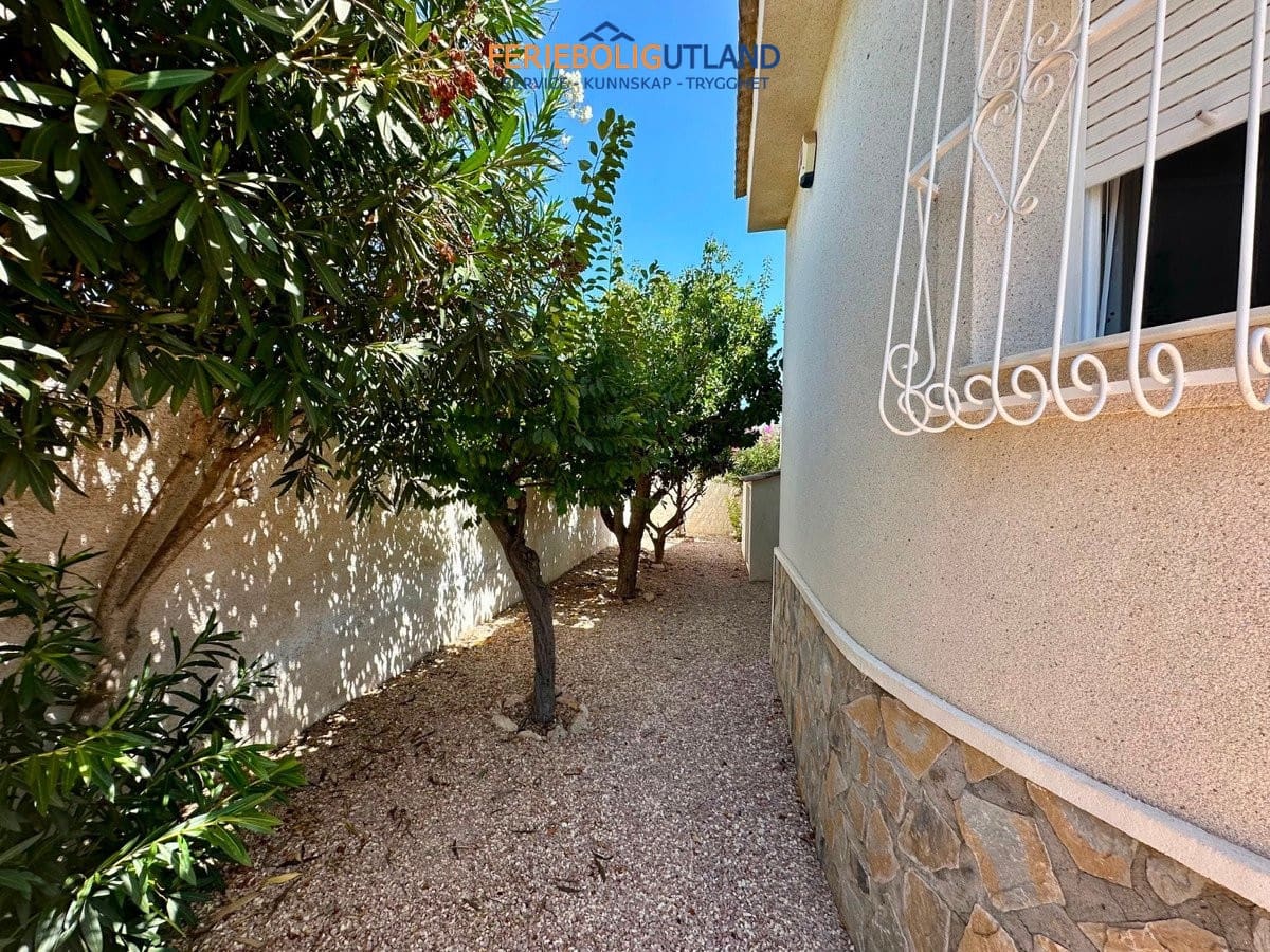 6 Zimmer Villa zu verkaufen in Ciudad Quesada mit Pool Garage - 845.000 € (Ref: 10077030)