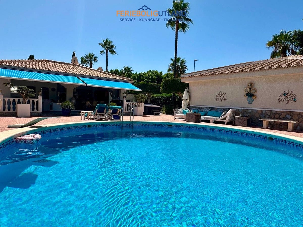 6 Zimmer Villa zu verkaufen in Ciudad Quesada mit Pool Garage - 845.000 € (Ref: 10077030)