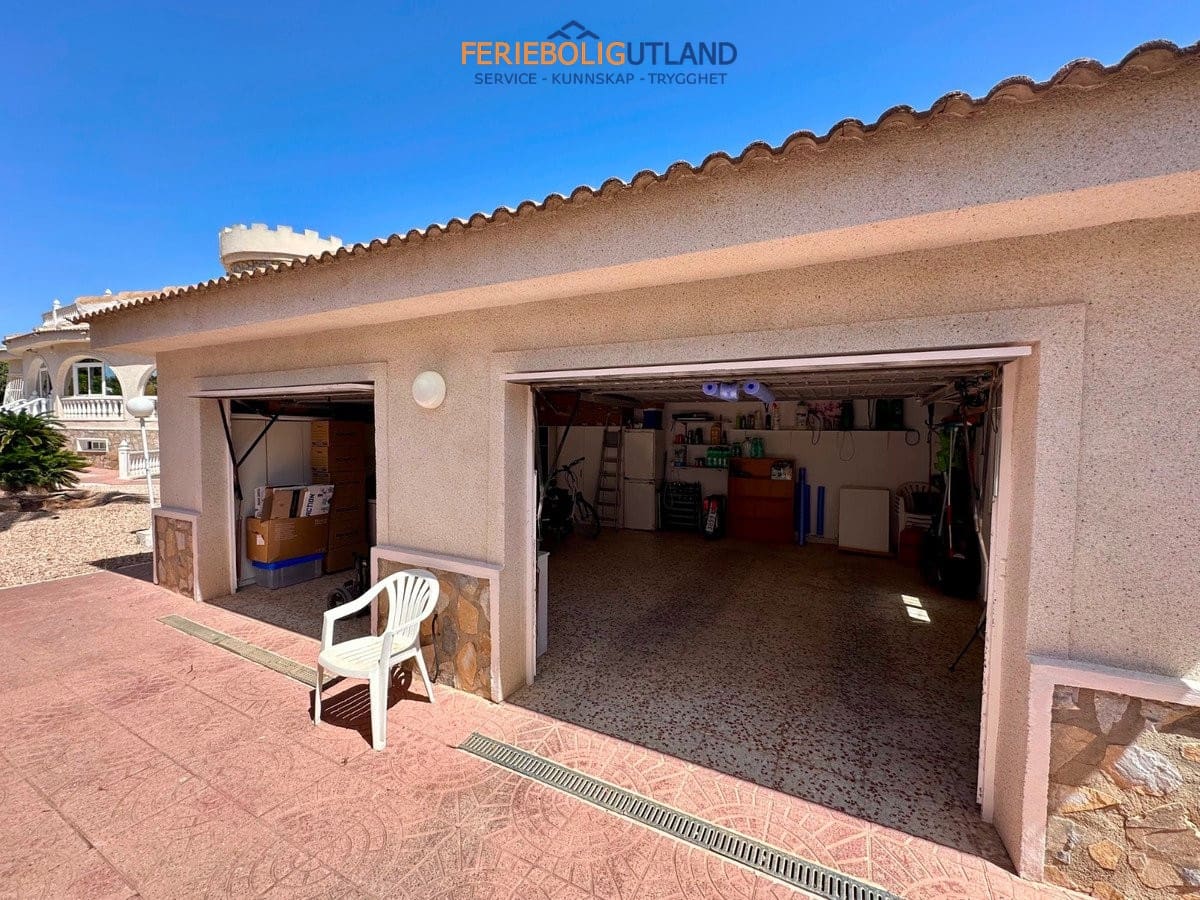 6 Zimmer Villa zu verkaufen in Ciudad Quesada mit Pool Garage - 845.000 € (Ref: 10077030)