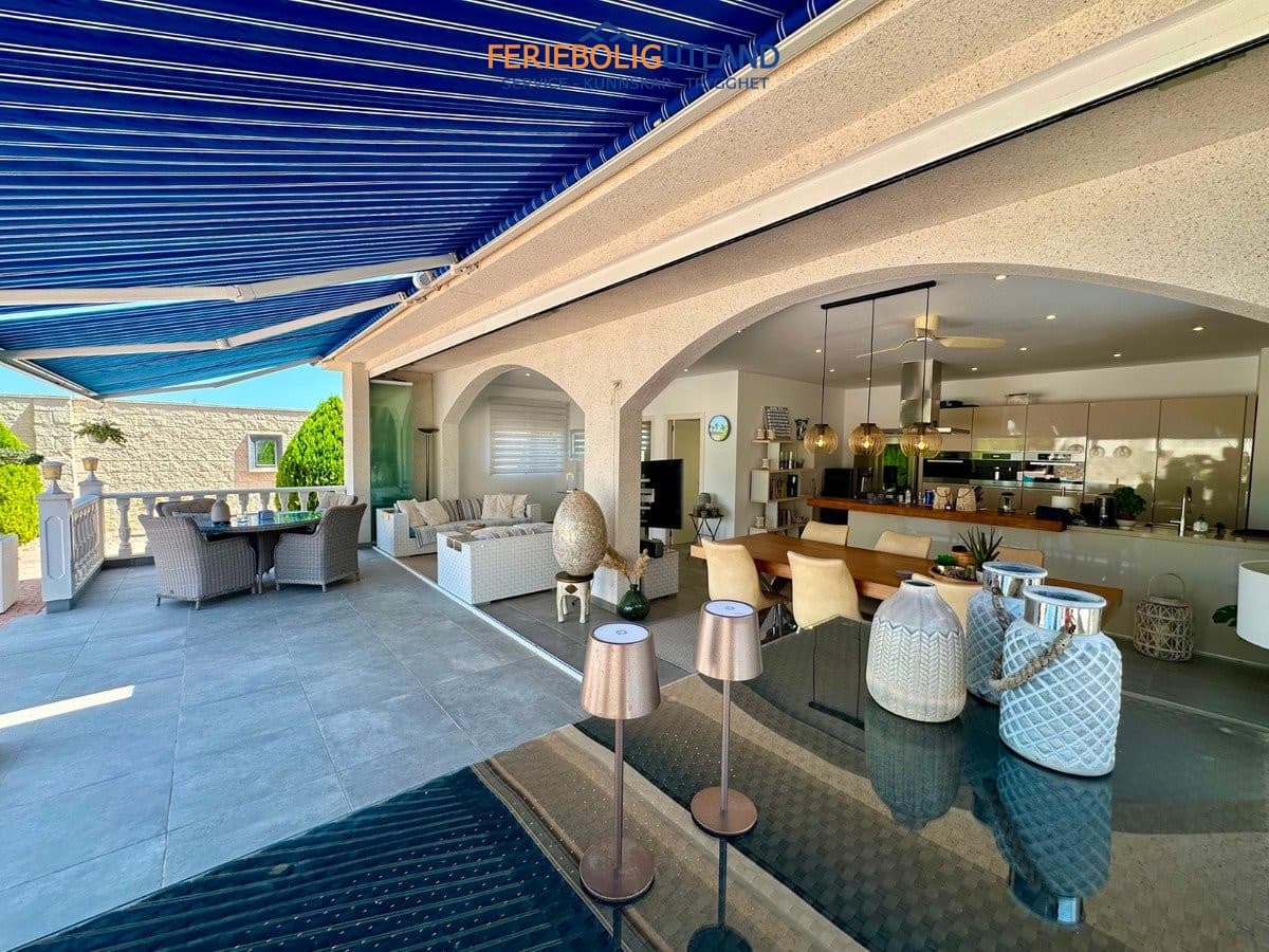 6 Zimmer Villa zu verkaufen in Ciudad Quesada mit Pool Garage - 845.000 € (Ref: 10077030)