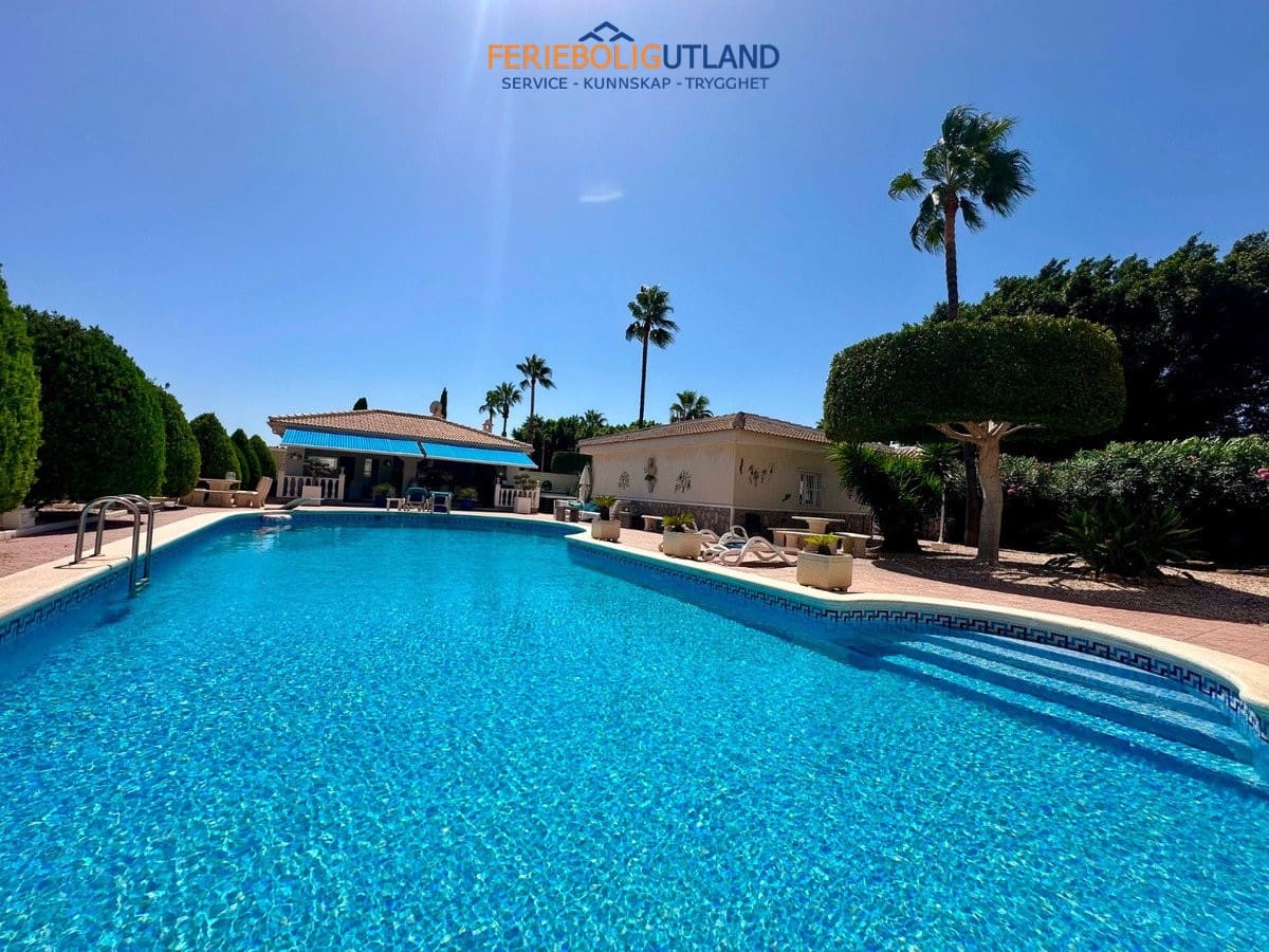 6 Zimmer Villa zu verkaufen in Ciudad Quesada mit Pool Garage - 845.000 € (Ref: 10077030)