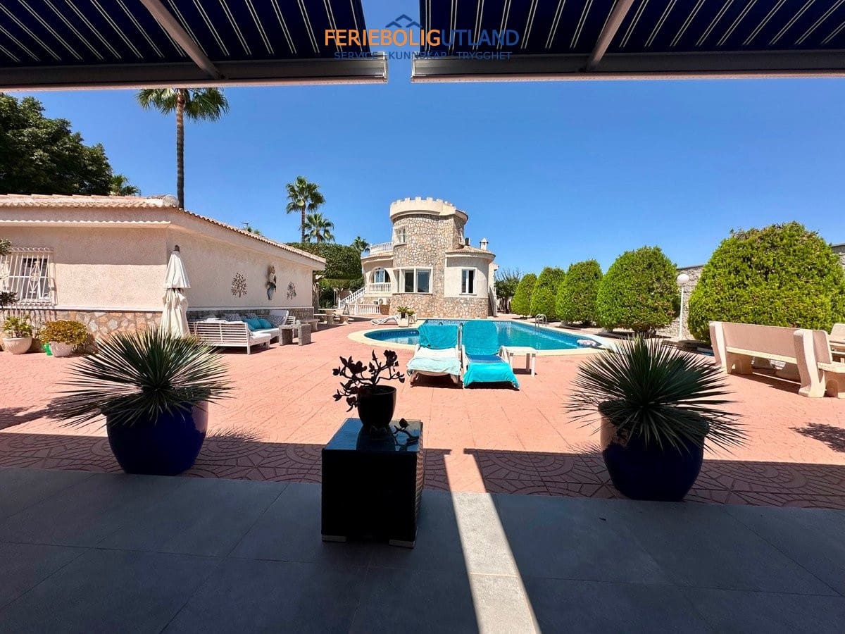 6 Zimmer Villa zu verkaufen in Ciudad Quesada mit Pool Garage - 845.000 € (Ref: 10077030)