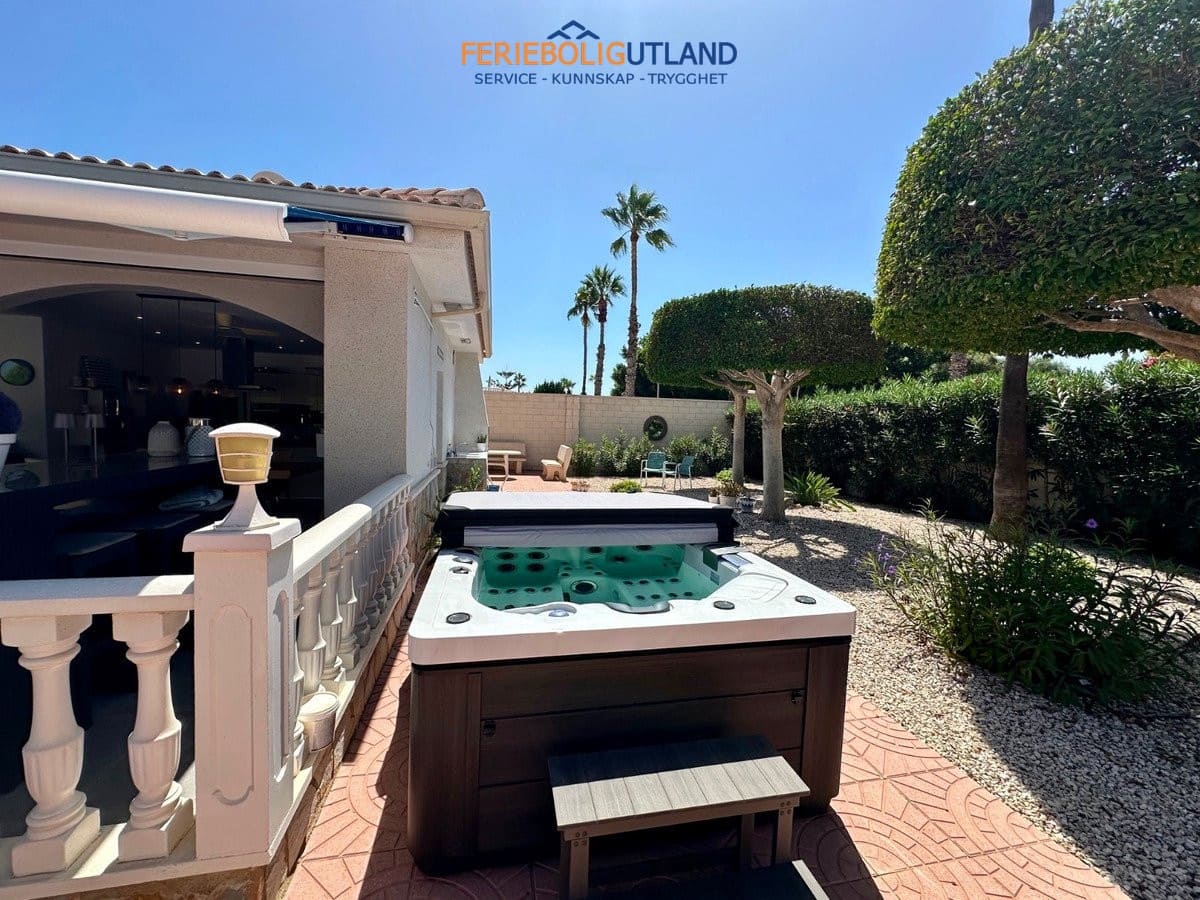 6 Zimmer Villa zu verkaufen in Ciudad Quesada mit Pool Garage - 845.000 € (Ref: 10077030)