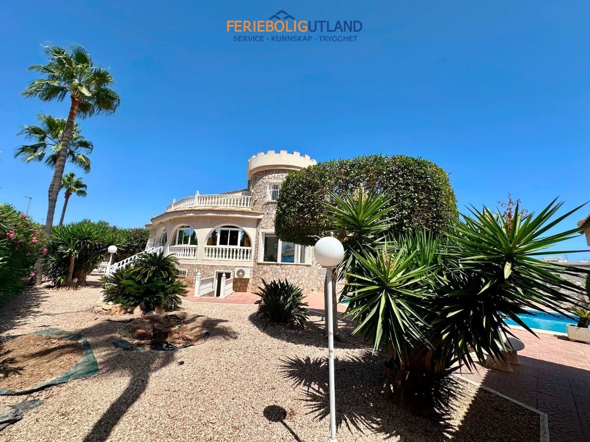 6 Zimmer Villa zu verkaufen in Ciudad Quesada mit Pool Garage - 845.000 € (Ref: 10077030)