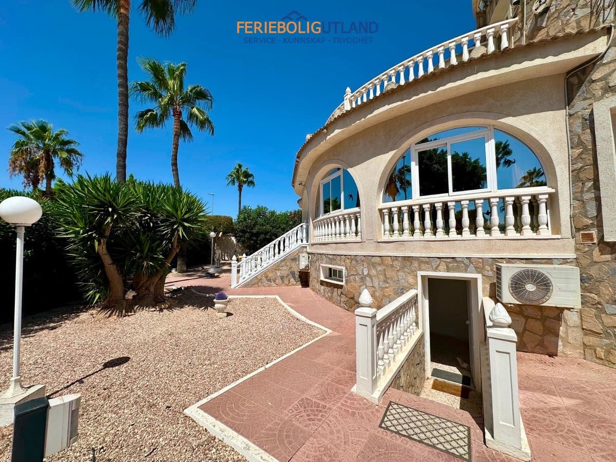 6 Zimmer Villa zu verkaufen in Ciudad Quesada mit Pool Garage - 845.000 € (Ref: 10077030)
