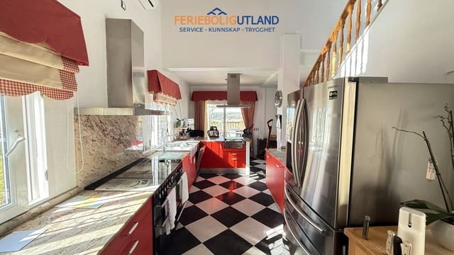 5 sypialnia Willa na sprzedaż w La Zenia, Orihuela z basenem garażem - 635 000 € (Ref: 10077038)
