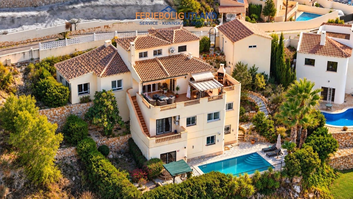 5 sypialnia Willa na sprzedaż w La Zenia z basenem garażem - 635 000 € (Ref: 10077038)